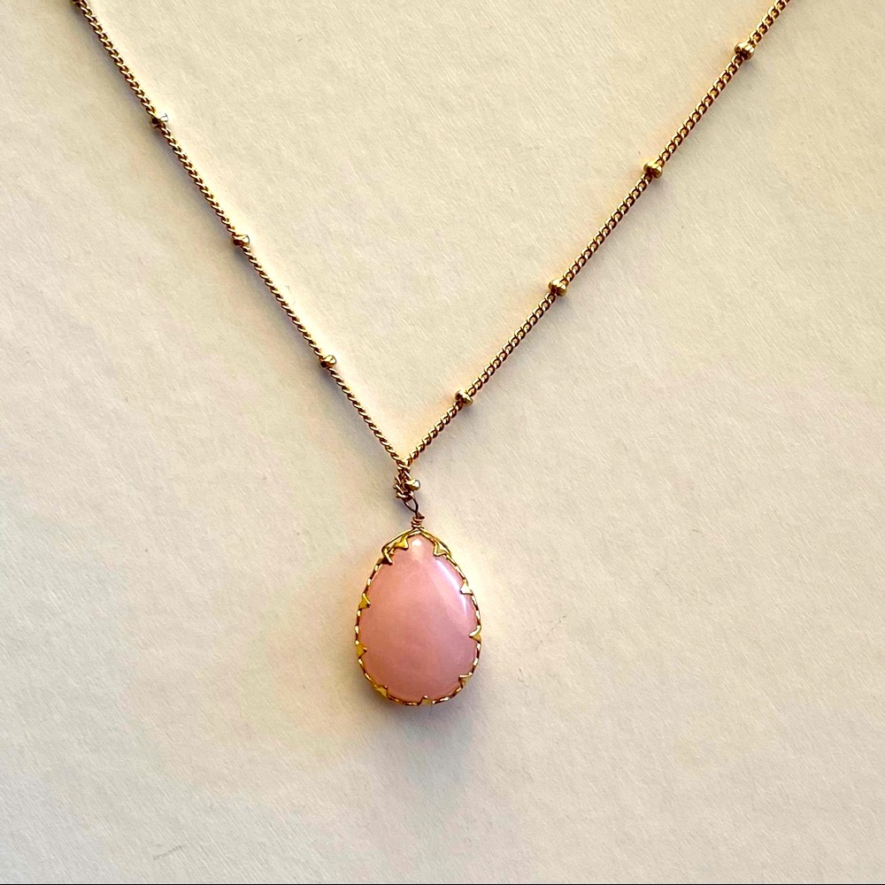 Francesca’s Dusty Pink Pendant Necklace